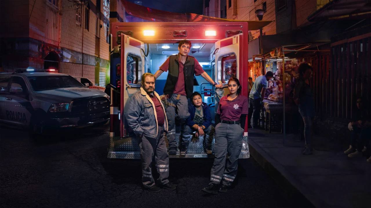 Gia Đình Sống Giữa Màn Đêm