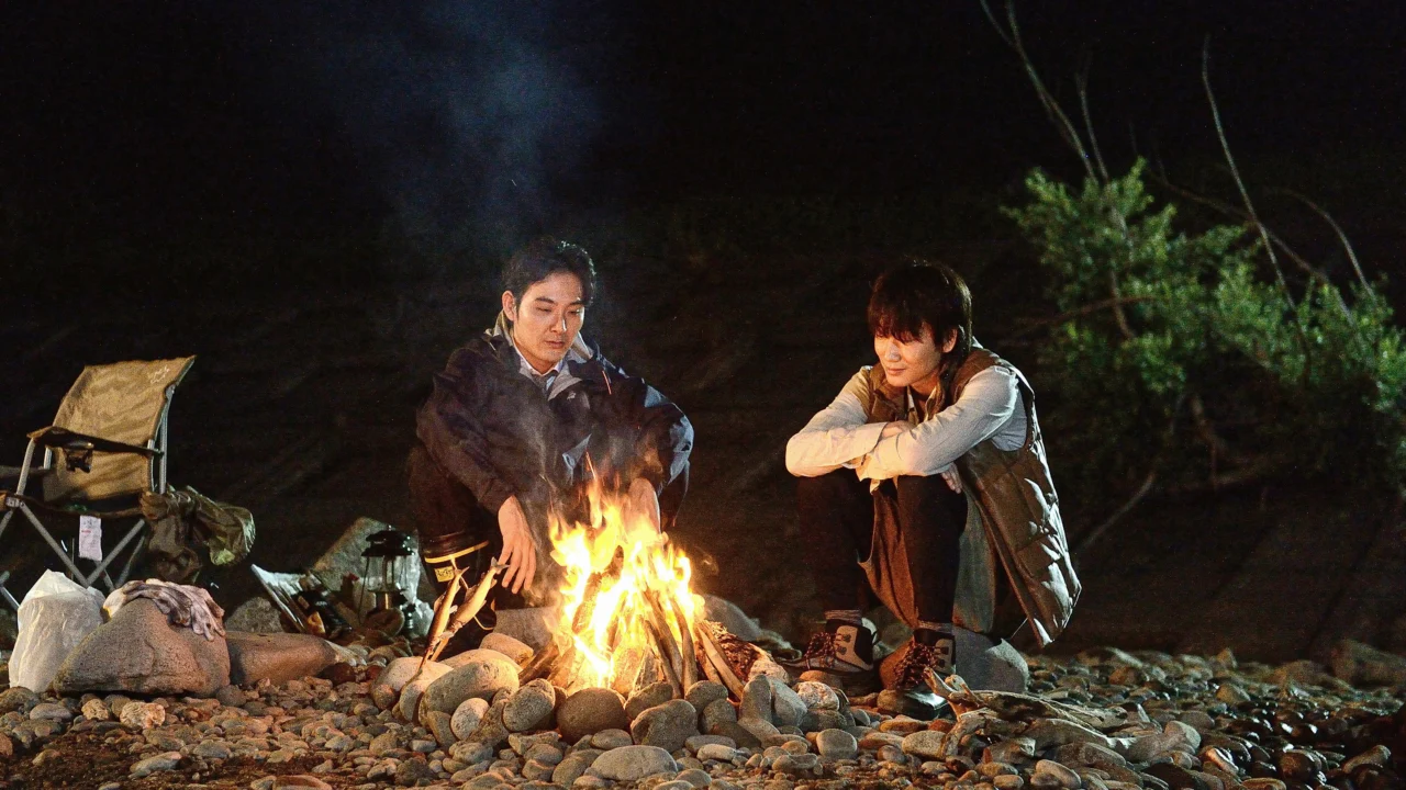 Ẩn Sau Bóng Tối